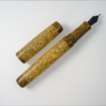 Simply Elegant Fountain pen Glorious Golden Glow.